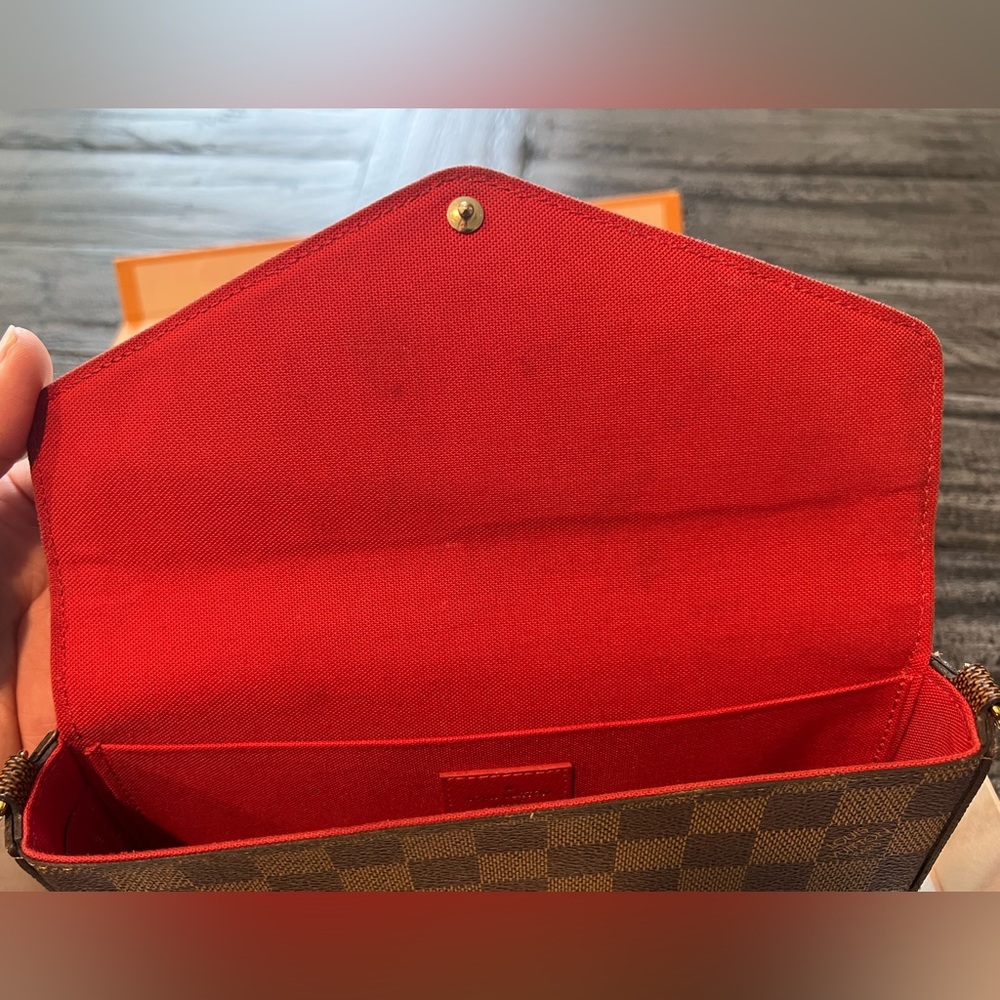 Original Louis Vuitton cross bag, brown checkered design with red interior - Picture 3 of 9